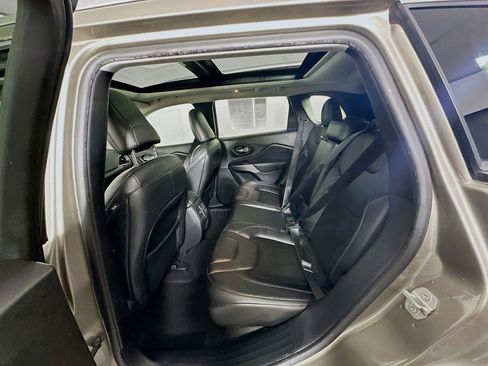 Used 2020 Jeep Cherokee Latitude Plus image 26