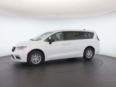 New 2026 Chrysler Pacifica Select image 38