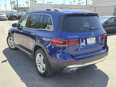Used 2021 Mercedes-Benz GLB 250 4MATIC w/ Premium Package image 7