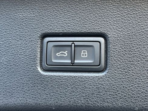 Used 2023 Audi SQ5 Prestige w/ Prestige Package image 25