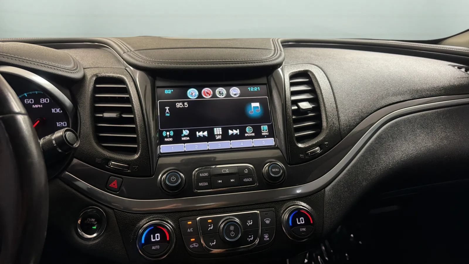 Used 2019 Chevrolet Impala LT FWD image 13