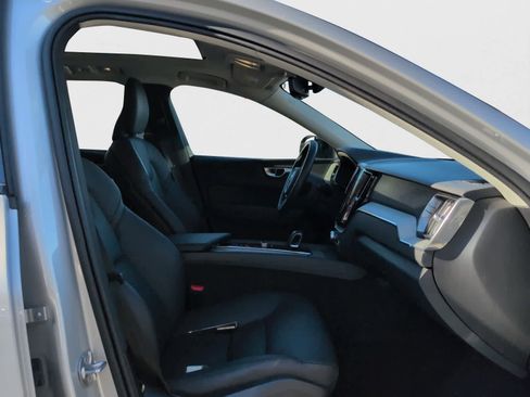 Used 2025 Volvo XC60 B5 Plus image 18