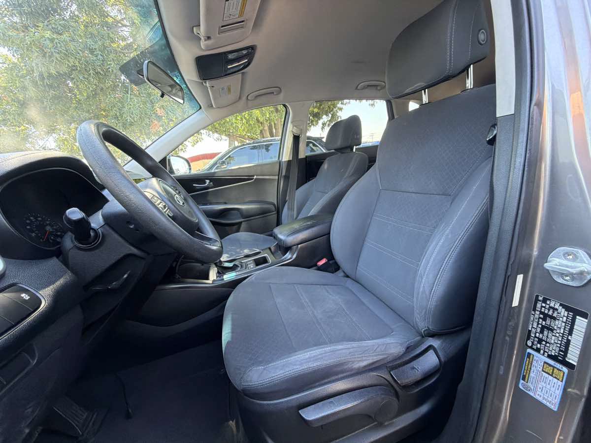 Used 2017 Kia Sorento LX FWD image 6