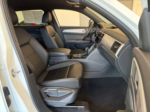 Used 2023 Volkswagen Atlas Cross Sport SE image 48