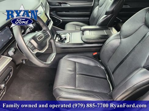 Used 2024 Jeep Wagoneer Series II w/ Flexible Seating Group RWD image 9