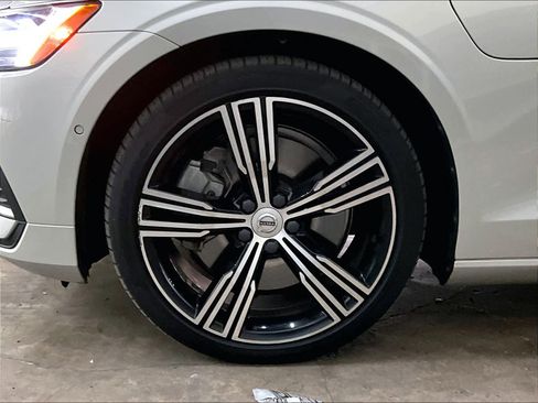 Used 2021 Volvo S60 T8 Inscription image 11