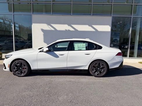 New 2026 BMW i5 eDrive40 w/ M Sport Package image 2