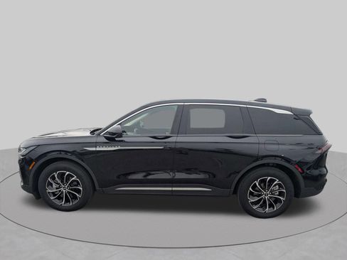 Used 2025 Lincoln Nautilus Premier AWD/4WD image 7