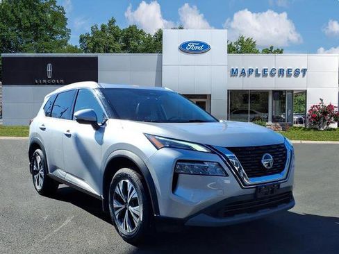 Used 2021 Nissan Rogue SV w/ Premium Package image 1