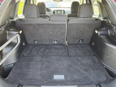 Used 2015 Jeep Cherokee Latitude w/ Cold Weather Group AWD/4WD image 13