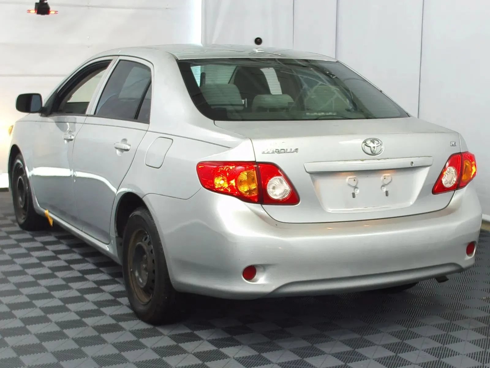 Used 2010 Toyota Corolla LE w/ LE EVP Pkg #1 FWD image 2