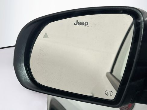 Used 2025 Jeep Compass Trailhawk AWD/4WD image 16