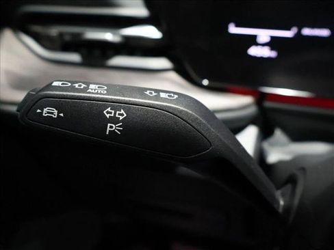 Used 2025 Audi Q5 Premium w/ Convenience Package image 15