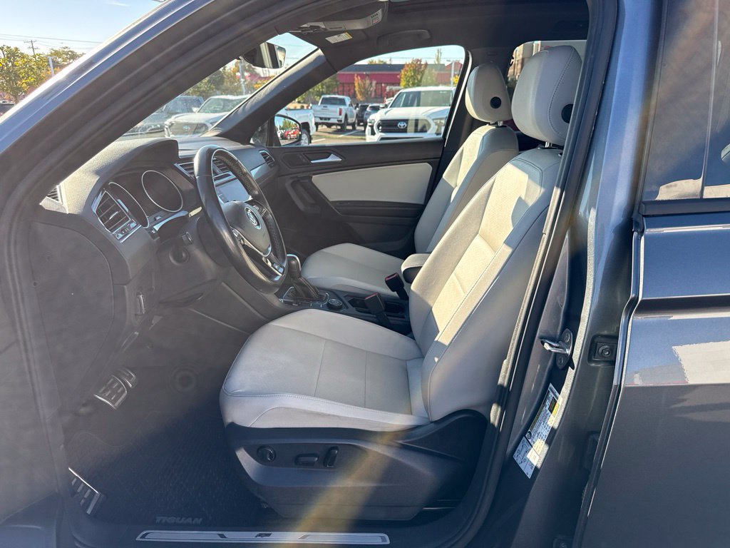 Used 2021 Volkswagen Tiguan SE R-Line AWD/4WD image 9