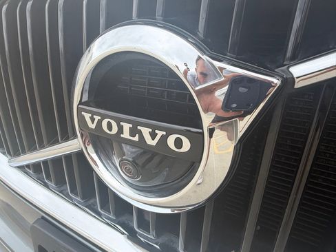 Used 2018 Volvo XC90 T6 Momentum w/ Convenience Package AWD/4WD image 11