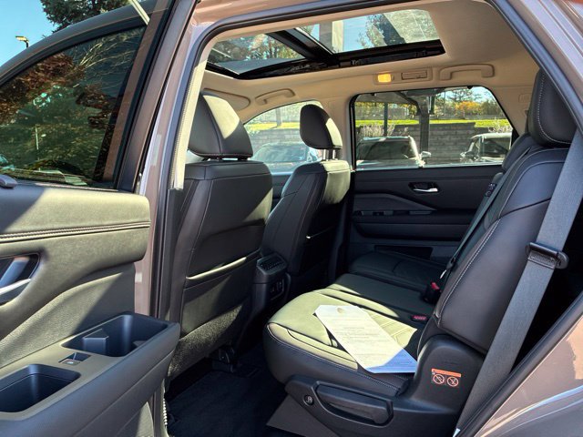 Certified 2025 Nissan Pathfinder Platinum w/ Cargo Package AWD/4WD image 20