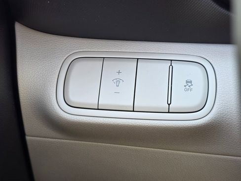 New 2025 Hyundai Venue SEL image 36