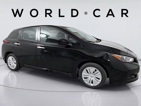 Used 2025 Nissan Leaf S image 13