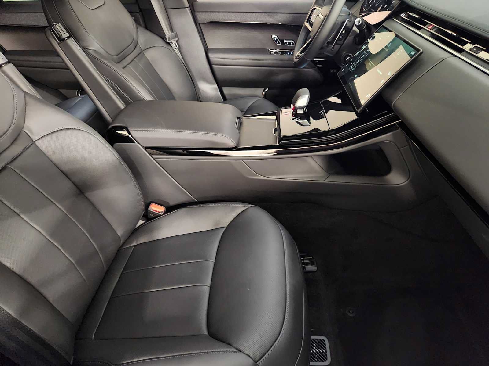 New 2027 Land Rover Range Rover Sport Dynamic SE AWD/4WD image 3