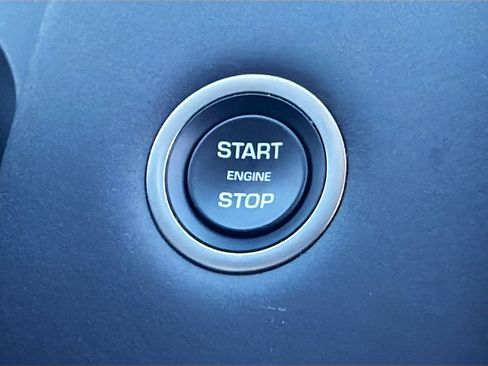 Used 2025 Land Rover Discovery Sport S image 36