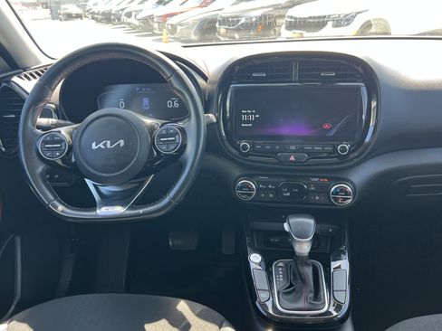 Used 2023 Kia Soul GT-Line image 19