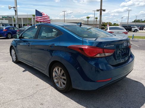 Used 2016 Hyundai Elantra SE w/ Option Group 02 FWD image 4