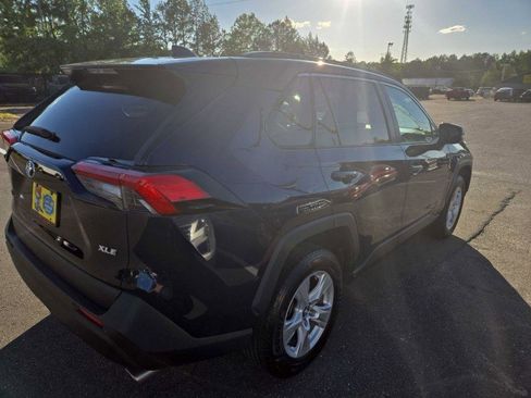 Used 2020 Toyota RAV4 XLE FWD image 5