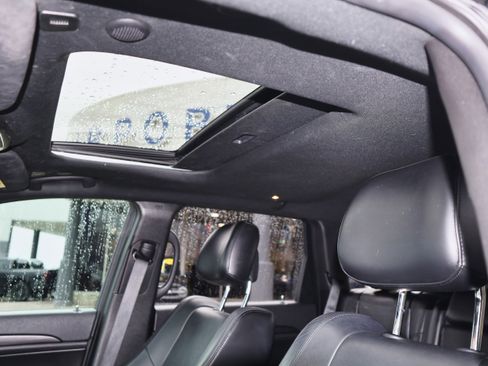 Used 2019 Jeep Grand Cherokee Altitude image 12