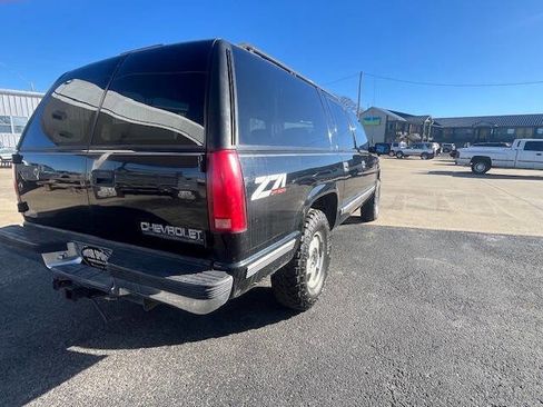 Used 1999 Chevrolet Suburban 4WD w/ Preferred Equipment Group 3 image 3