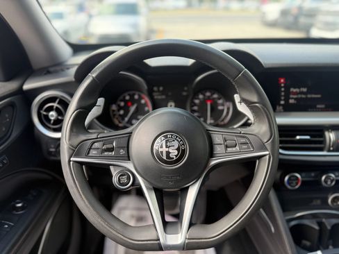 Used 2018 Alfa Romeo Stelvio Sport w/ Quick Order Package 22J Sport AWD/4WD image 9
