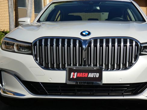 Used 2022 BMW 745e xDrive image 18