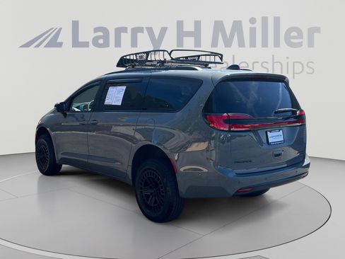 Used 2023 Chrysler Pacifica Limited w/ S Appearance Package AWD/4WD image 3