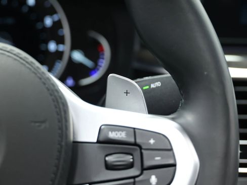 Used 2018 BMW M550i xDrive image 25