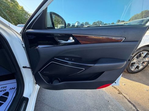 Used 2017 Kia Cadenza Premium w/ Luxury Package FWD image 28