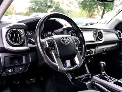 Used 2018 Toyota Tacoma SR5 image 15