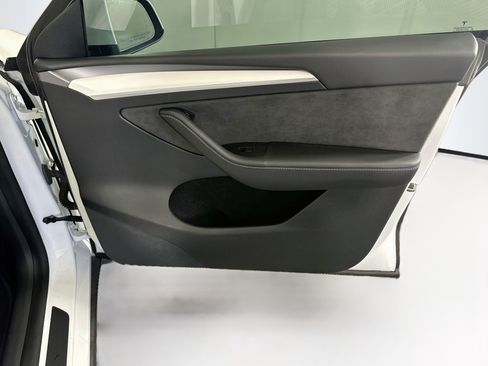Used 2022 Tesla Model Y Performance AWD/4WD image 33