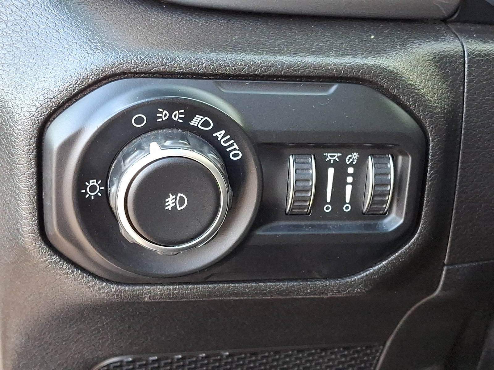 Used 2019 Jeep Wrangler Unlimited Sahara AWD/4WD image 24