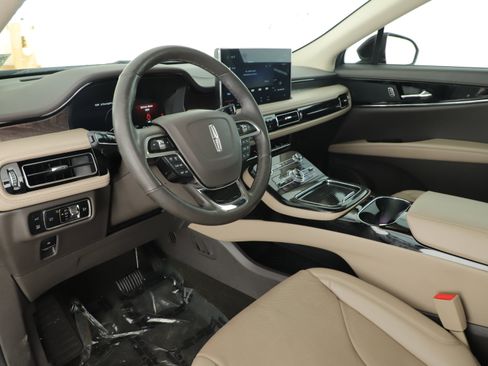 Used 2023 Lincoln Nautilus Reserve AWD/4WD image 8