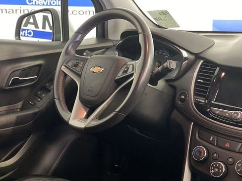 Certified 2022 Chevrolet Trax LT w/ Driver Confidence Package image 14