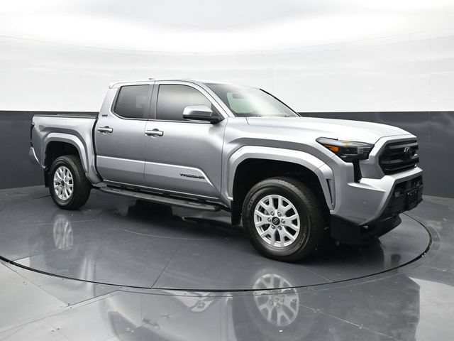 Used 2024 Toyota Tacoma SR5 AWD/4WD image 3