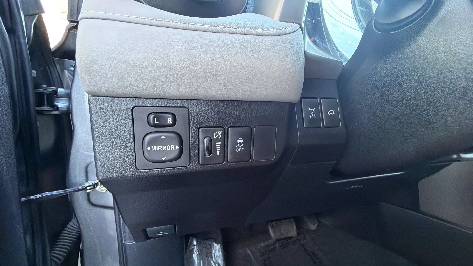 Used 2015 Toyota RAV4 XLE AWD/4WD image 19