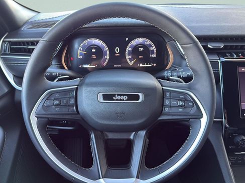 Used 2023 Jeep Grand Cherokee Altitude AWD/4WD image 15