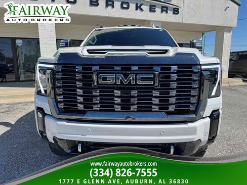 Used 2024 GMC Sierra 2500 Denali Ultimate image 3