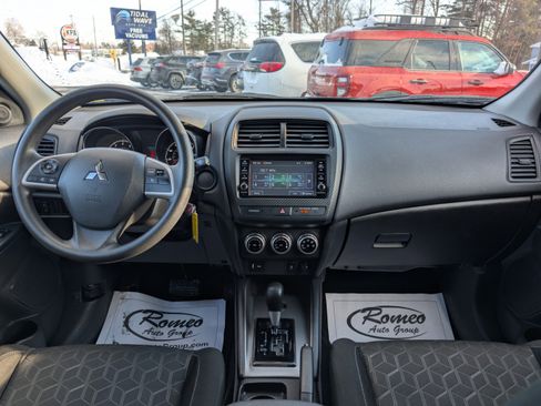 Used 2024 Mitsubishi Outlander Sport ES image 2