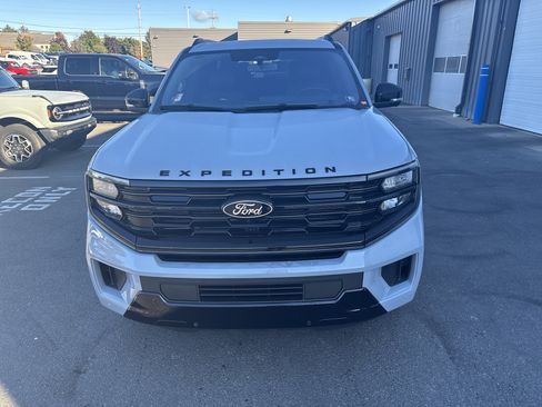 New 2025 Ford Expedition Max Platinum w/ Stealth Performance Package image 9