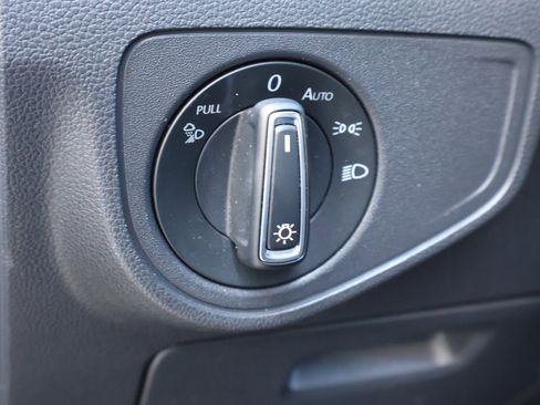 Used 2021 Volkswagen Atlas Cross Sport SE w/ Panoramic Sunroof Package image 23