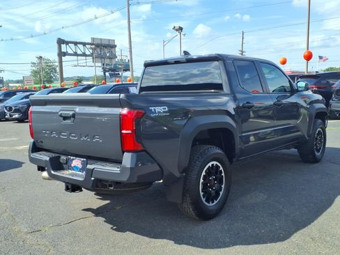 Certified 2024 Toyota Tacoma TRD Off-Road AWD/4WD image 6