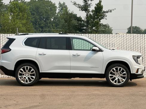 New 2026 GMC Acadia Denali w/ Super Cruise Package FWD image 3