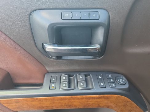 Used 2015 Chevrolet Silverado 1500 High Country w/ High Country Premium Package AWD/4WD image 22
