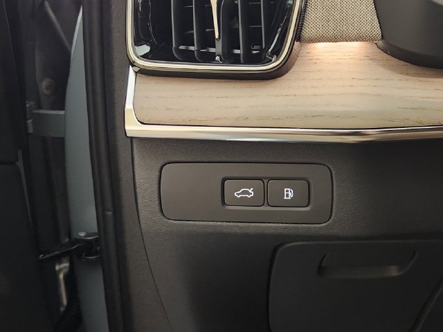New 2026 Volvo XC90 T8 Plus w/ Protection Package Premier AWD/4WD image 22